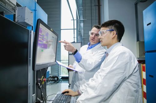 挑戰(zhàn)特斯拉？不，凱迪拉克Lyriq旨在重新定義豪華電動(dòng)出行