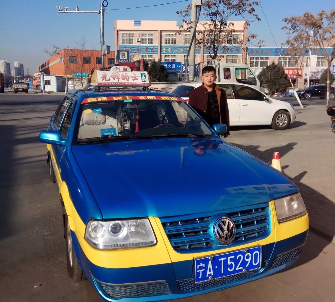 暖心服務(wù)，一路同行——記銀川公交與出租優(yōu)質(zhì)服務(wù)標(biāo)兵周聰與曹興寧